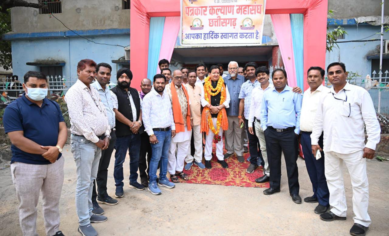 बसना : दीपावली मिलन एवं अभिनन्दन समारोह में शामिल हुये विधाय... - CG Sandesh
