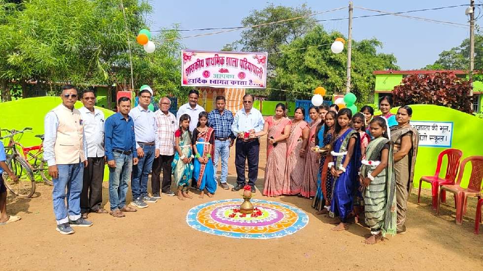 बसना : शासकीय प्राथमिक शाला पठियापाली में श्रेष्ठ पालक सम्मा... - CG Sandesh