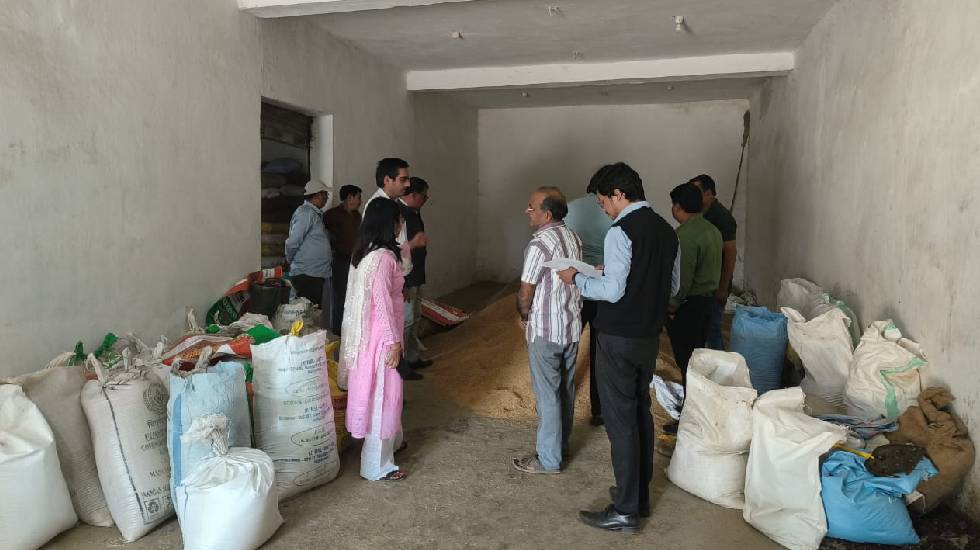 सरायपाली : 137 बोरी धान, महुआ और पीडीएस चावल जब्त - CG Sandesh