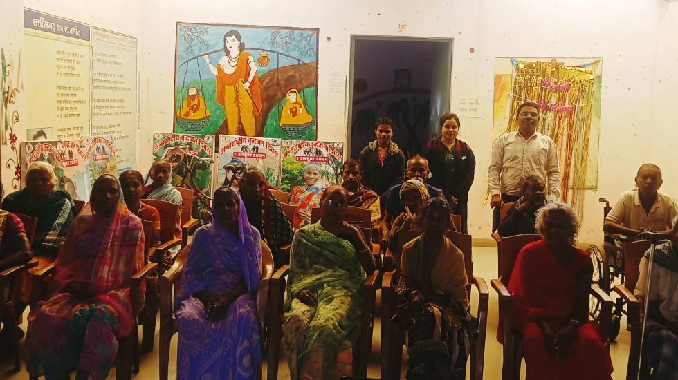 महासमुंद : आशियाना बृद्ध आश्रम ओल्ड एज होम में मनोसामाजिक पर... - CG Sandesh