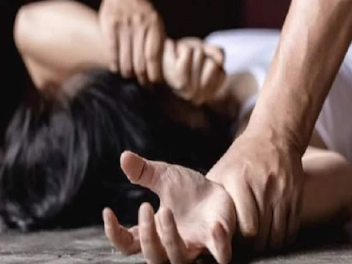 CG : काम से घर लौट रही युवती को सुनसान इलाके में लेजाकर दुष्... - CG Sandesh