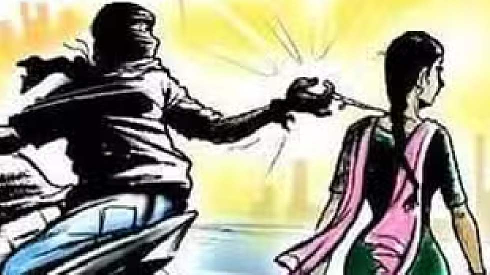 खल्लारी : लिफ्ट देने के बहाने महिला को लेजाकर मंगलसूत्र झपटक... - CG Sandesh