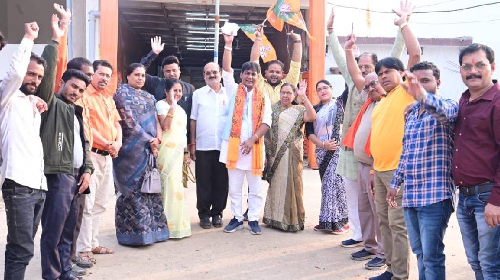 महासमुंद : विधायक ने विधानसभा चुनाव एवं उपचुनाव में मिली जीत... - CG Sandesh