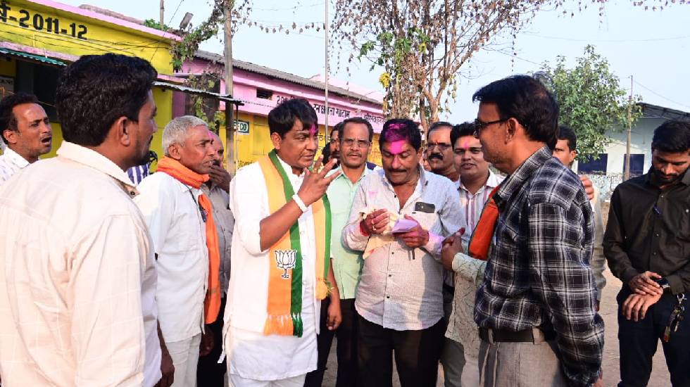 महासमुंद : धान खरीदी केंद्रों में पहुंचकर विधायक ने किसानों ... - CG Sandesh