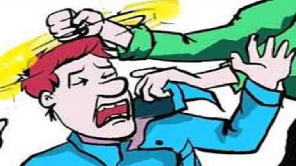 बसना : हाथ मुक्का से मारपीट कर जमीन में गिराया, FIR दर्ज - CG Sandesh