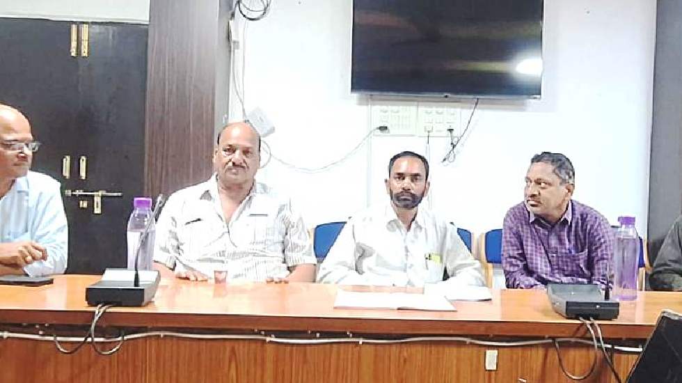 महासमुंद : अपर कलेक्टर ने राजनीतिक दलां की बैठक लेकर दी संशो... - CG Sandesh