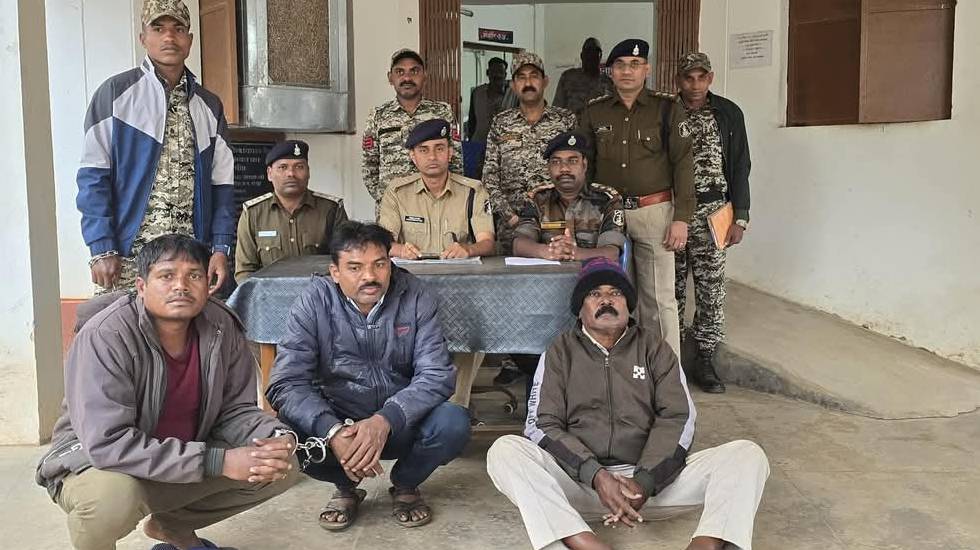 CG : पुलिस कॉन्स्टेबल की नौकरी दिलाने के नाम पर ठगी, 3 गिरफ्... - CG Sandesh