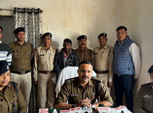 CG : गर्लफ्रेंड से गले मिलते वक्त 13 साल के बच्चे ने देखा, आ... - CG Sandesh