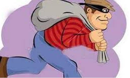 पिथौरा : चावल चोरी कर भाग रहे चोर को ग्रामीणों ने पकड़ा - CG Sandesh