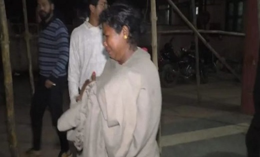 ठंड की रात में अस्पताल के बाहर सिसकती रही महिला...साथ में था... - CG Sandesh