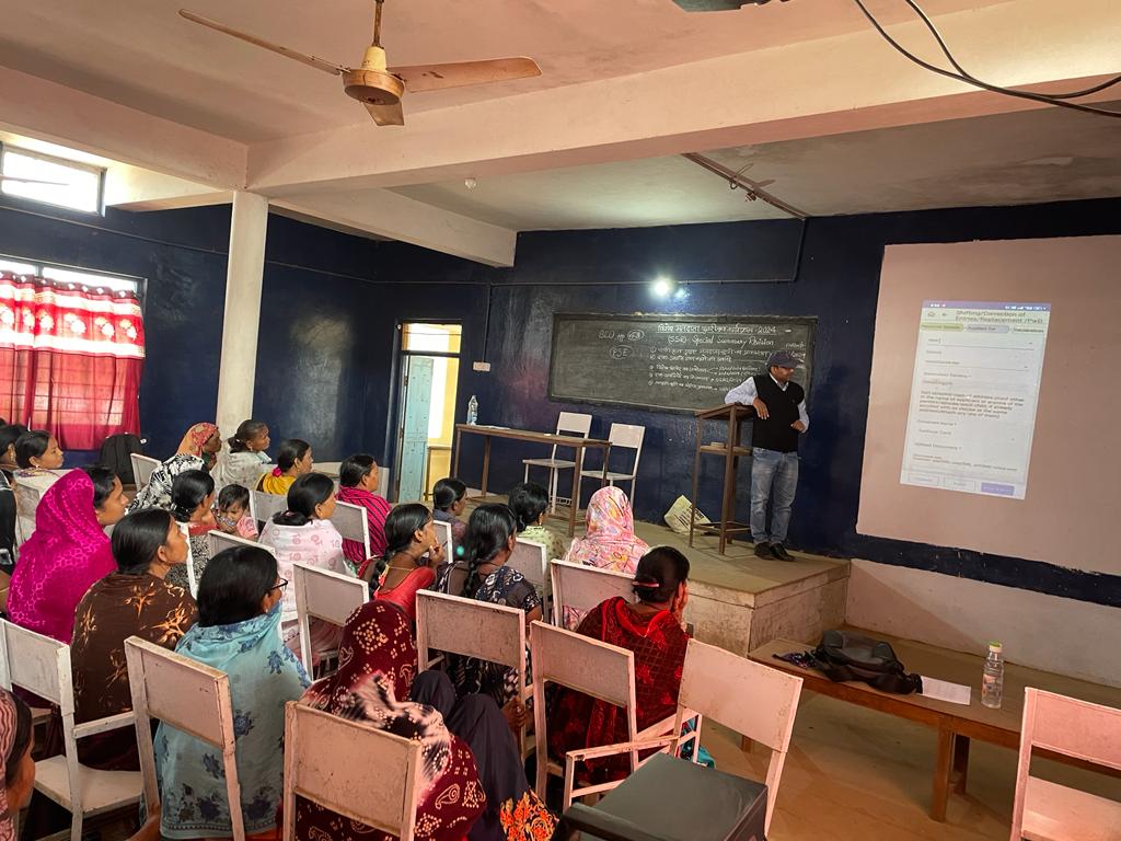 विधानसभा सरायपाली में फोटोयुक्त निर्वाचक नामावलियों का विशेष... - CG Sandesh