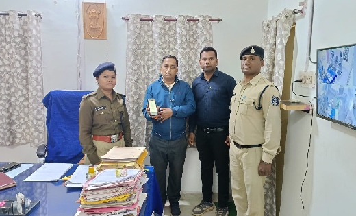 महासमुंद : फोन में आवाज बदलकर खुद को दोस्त बताकर ठग लिए 50 ह... - CG Sandesh