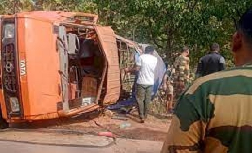 CG- BSF जवानों से भरी वाहन पलटी..17 जवान घायल, चार की हालत ग... - CG Sandesh