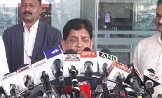 बंगले में चोरी के आरोप पर पूर्व मंत्री शिव डहरिया बोले- “मैं अपना निजी सामान लेकर आया हूं”, इस तरह बदनाम करना उचित नहीं..