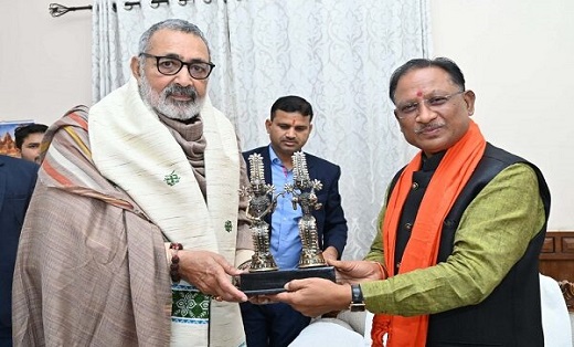 मुख्यमंत्री विष्णु देव साय से केंद्रीय मंत्री गिरिराज सिंह ने की मुलाकात