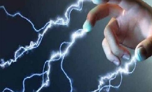  हाईटेंशन तार की चपेट में आने से व्यापारी की मौत, पत्नी की हालत गंभीर