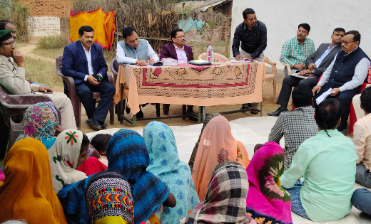 महासमुंद : प्रधानमंत्री सम्मान निधि शाखा के अधिकारियों ने पी... - CG Sandesh