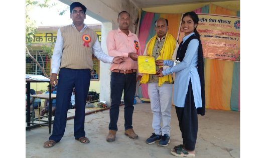 सीनियर खिलाड़ियों का सम्मान देख जोबी कॉलेज के जूनियर्स भी पहु... - CG Sandesh