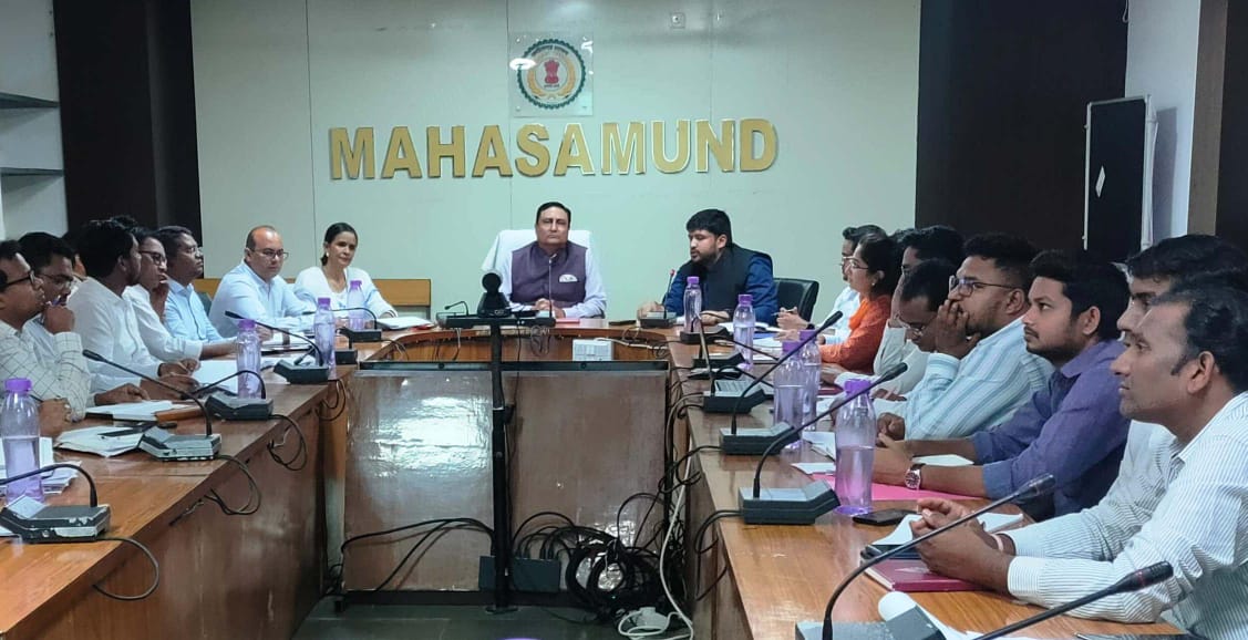 महासमुंद : रायपुर संभागायुक्त डाॅ. अलंग ने किया अनुविभागीय, ... - CG Sandesh