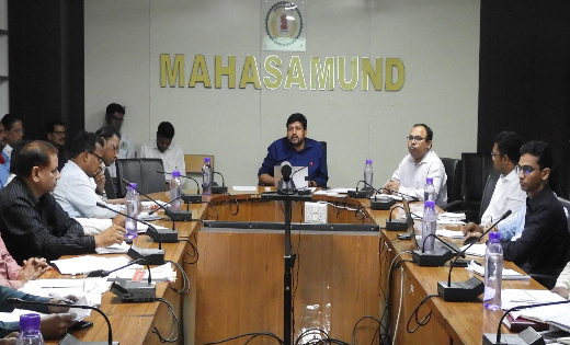 महासमुंद : कलेक्टर ने शासन की महत्वाकांक्षी योजनाओं के बेहतर... - CG Sandesh