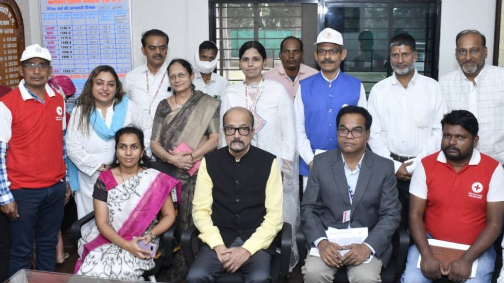 राज्यपाल रमेन डेका ने टी. बी. मरीजों के लिए प्रदाय किए फुड ब... - CG Sandesh