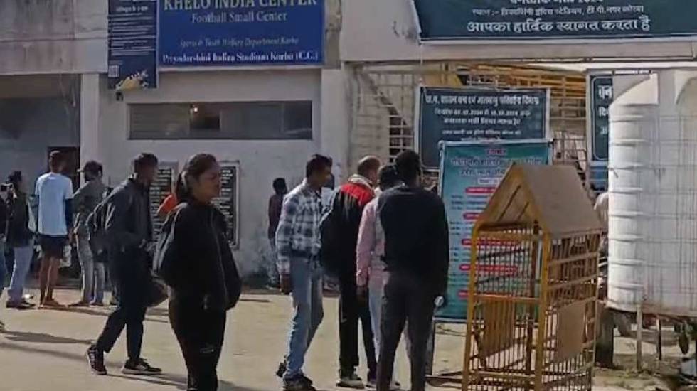 CG ब्रेकिंग : वन रक्षक भर्ती परीक्षा में शामिल होने आए युवक ... - CG Sandesh