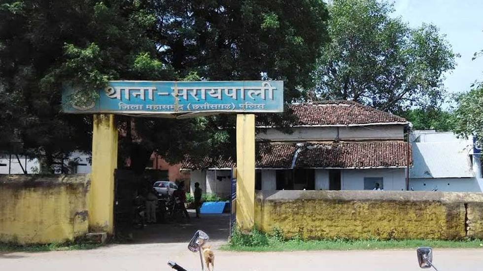 सरायपाली : पुष्पवाटिका में हाथ पकड़कर घूम रहे लड़के लड़किया को ... - CG Sandesh