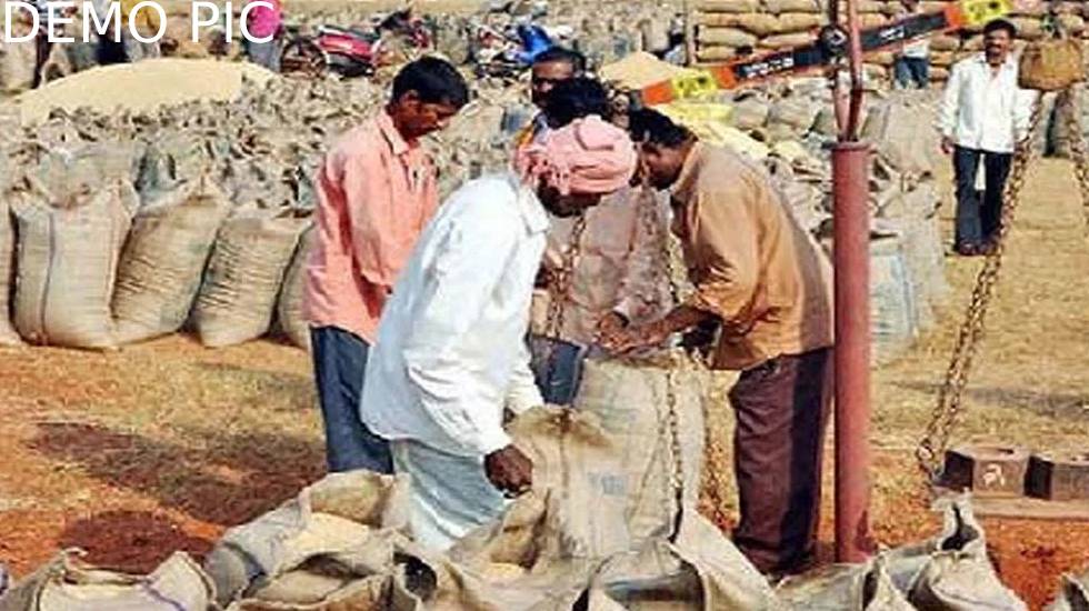 बागबाहरा : धान खरीदी केंद्र से धान की चोरी, समिति प्रभारी ने... - CG Sandesh