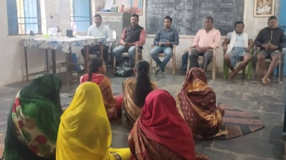 बसना : प्राथमिक विद्यालय छोटेटेमरी में पालकों की आवश्यक बैठक... - CG Sandesh