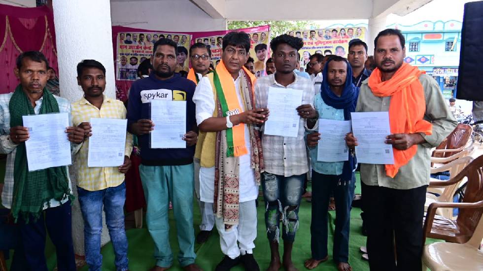 महासमुंद : विधायक सिन्हा ने ग्राम पीढ़ी, खड़सा और लहंगर के 8... - CG Sandesh