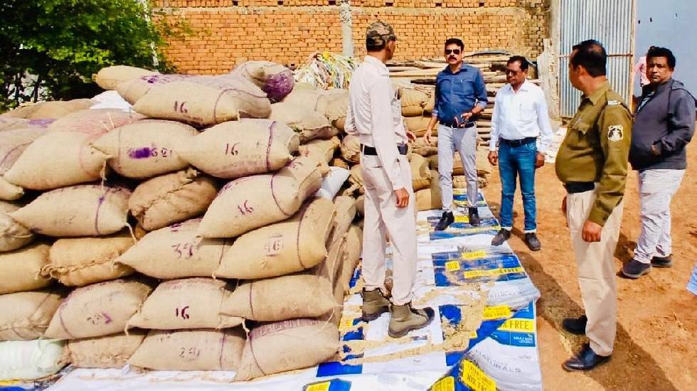 महासमुंद : अवैध धान परिवहन व भण्डारण पर सतत कार्रवाई जारी, 5... - CG Sandesh
