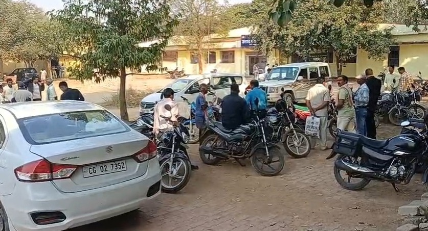 पिथौरा तहसील कार्यालय में ACB की टीम ने मारा छापा, मचा हड़कंप - CG Sandesh