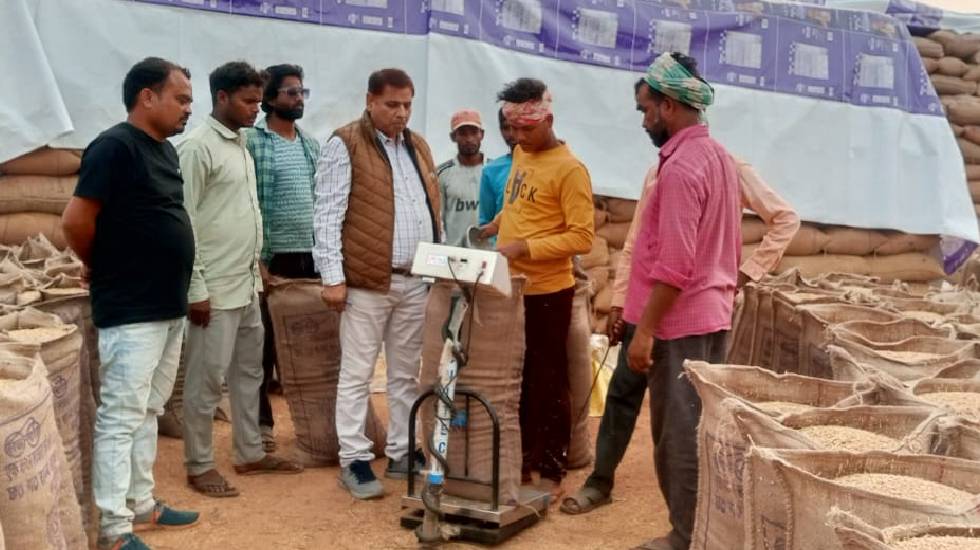 महासमुंद : धान खरीदी केंद्रों में खरीदी सुचारू रूप से जारी - CG Sandesh