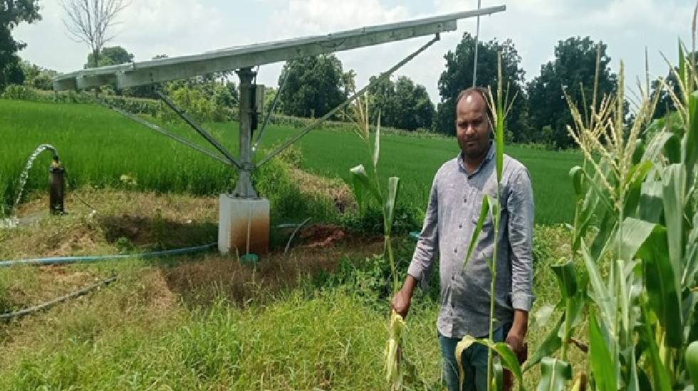 महासमुंद : सफलता की कहानी : सौर सुजला योजना से किसानों की आर... - CG Sandesh