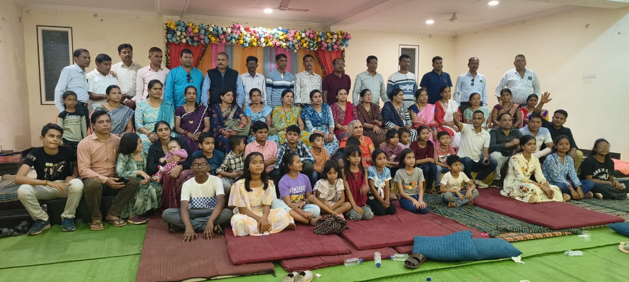 सरायपाली : भूतपूर्व छात्र ( क्लासमेट) व उनके परिवार का 24 वर... - CG Sandesh