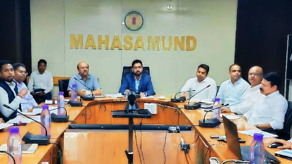 महासमुंद : किसान वृक्ष मित्र योजना के तहत निःशुल्क प्रदान कि... - CG Sandesh