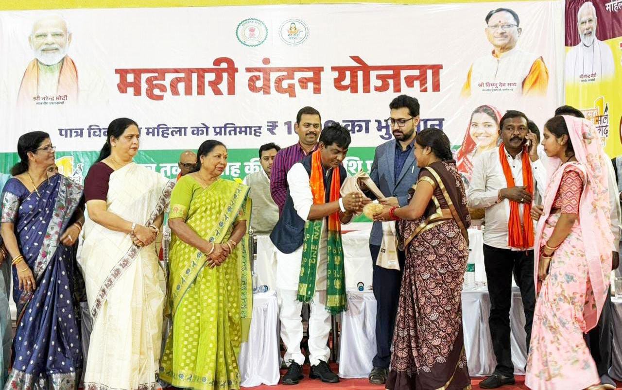 महासमुंद : विधायक योगेश्वर राजू सिन्हा ने महतारी वंदन योजना ... - CG Sandesh
