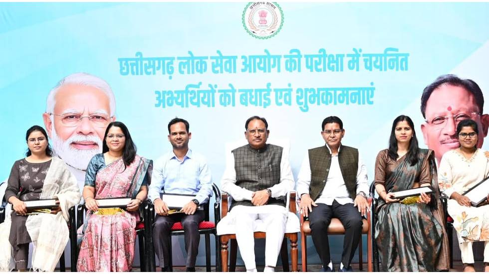 CGPSC की परीक्षा में सफल अभ्यर्थियों से मुख्यमंत्री साय ने क... - CG Sandesh