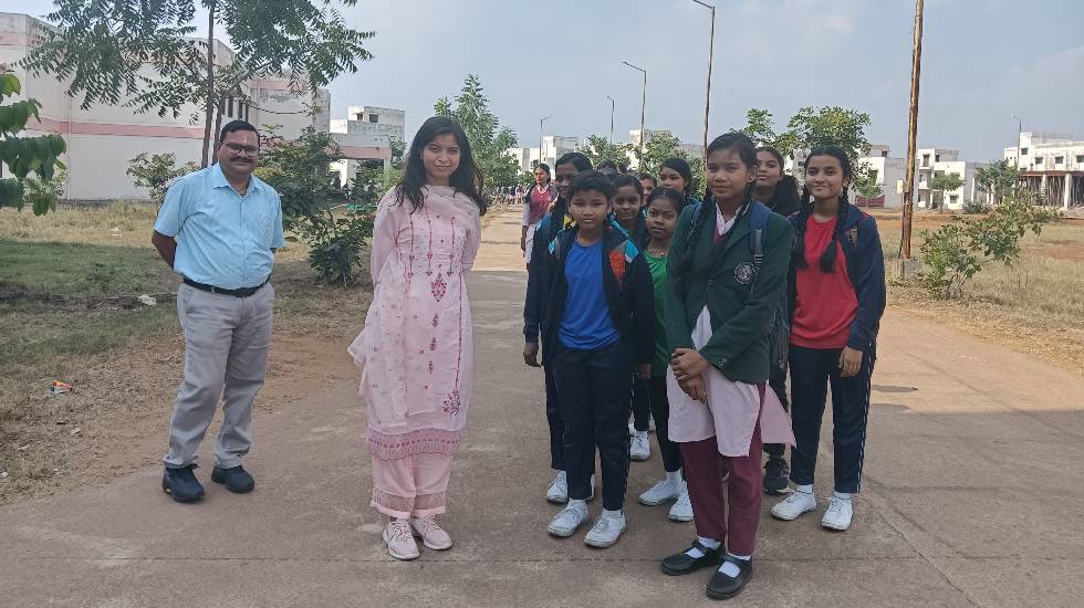 महासमुंद : सहायक आयुक्त साय ने एकलव्य आदर्श आवासीय विद्यालय ... - CG Sandesh