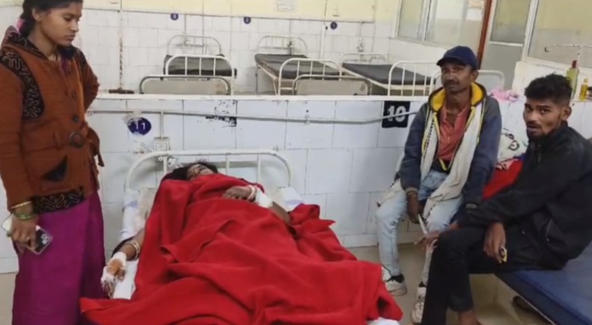 CG : प्रेमी ने बीच सड़क पर महिला को नौ बार चाकू से गोदा - CG Sandesh