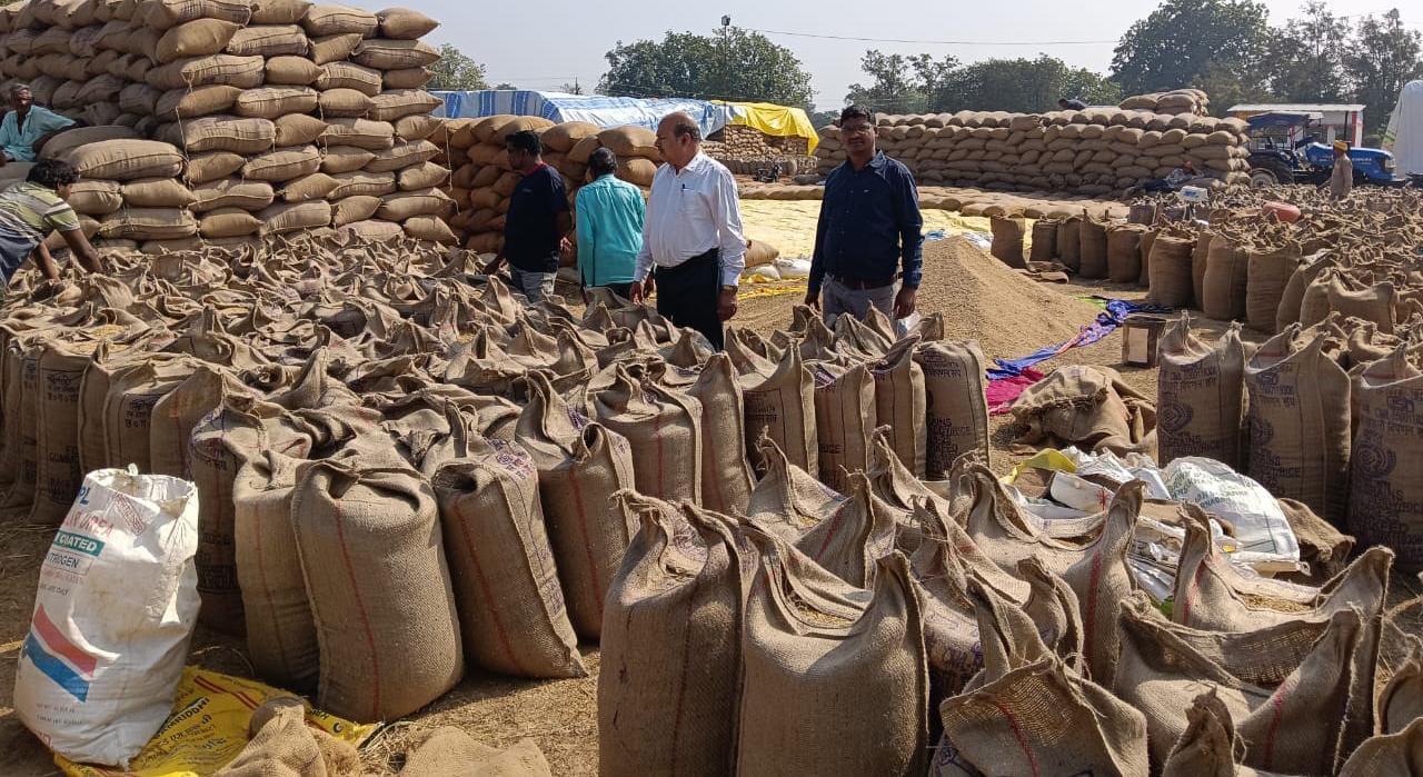 महासमुंद : अब तक 109919 किसानों से 633815.56 टन धान खरीदा गय... - CG Sandesh