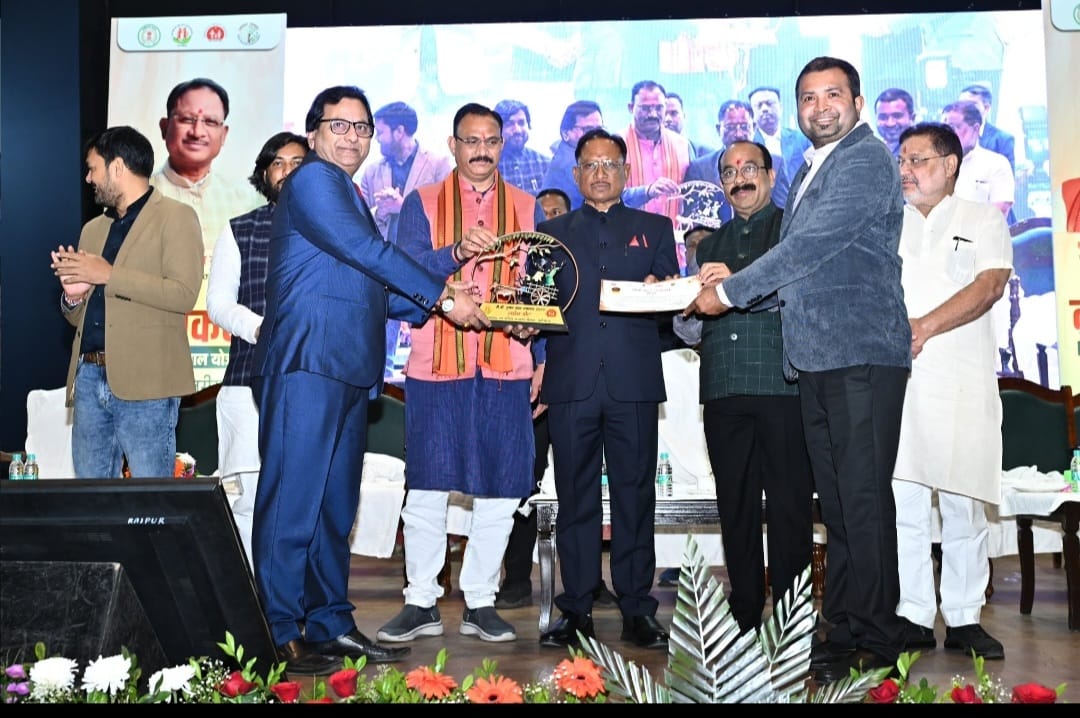 टीबी मुक्त ग्राम पंचायत कार्यक्रम के तहत सीएमएचओ डॉ पी कुदेश... - CG Sandesh