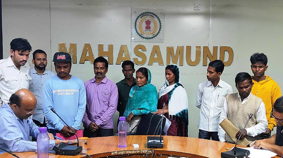 महासमुंद : पीएम आवास, राशनकार्ड सहित 47 आवेदन जन चौपाल में म... - CG Sandesh