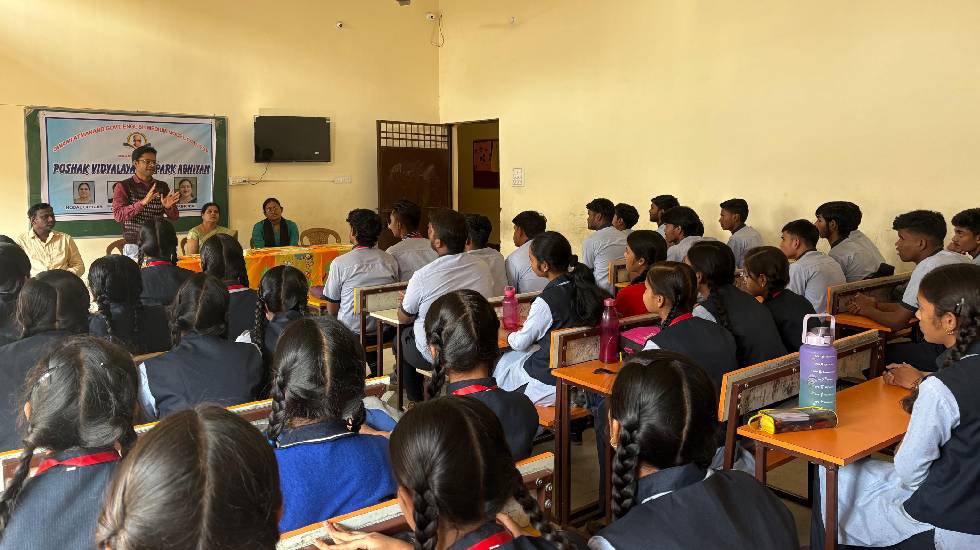 स्वामी आत्मानंद शासकीय अंग्रेजी माध्यम आदर्श महाविद्यालय मह... - CG Sandesh