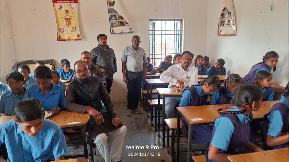 महासमुंद : अर्धवार्षिक परीक्षा की तैयारी का जायजा लेने विकास... - CG Sandesh