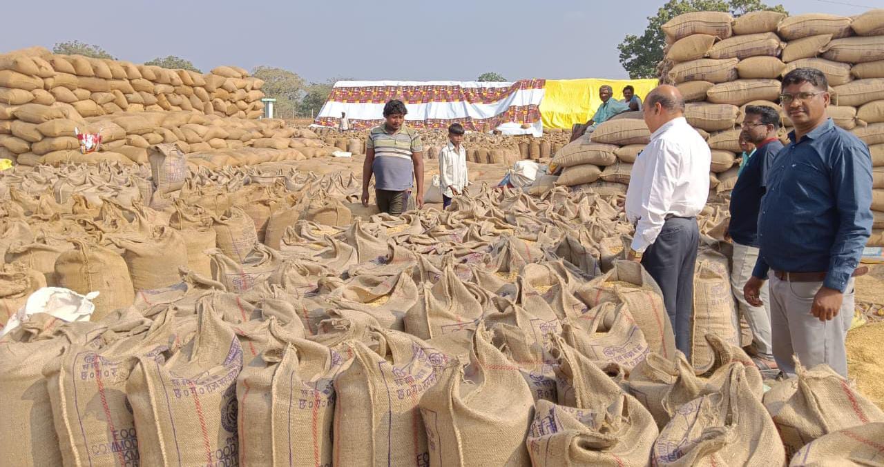 महासमुंद : अब तक 102422 किसानों से 576381.2 टन धान खरीदा गया - CG Sandesh