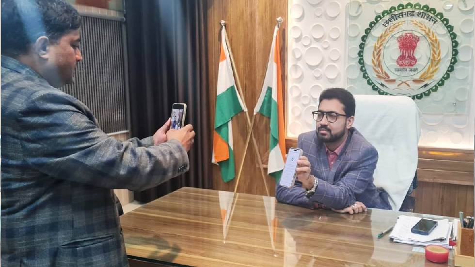 महासमुंद : कलेक्टर विनय कुमार लंगेह ने कराया स्वयं का प्रकृत... - CG Sandesh