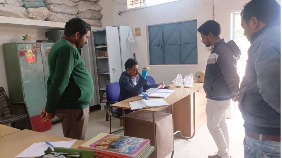 बागबाहरा : एसडीएम ने धान संग्रहण केंद्रों का किया औचक निरीक्... - CG Sandesh