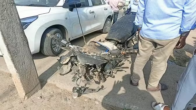 CG : कार और बाइक में जोरदार भिड़ंत, एक युवक की मौत, दोनों वाह... - CG Sandesh