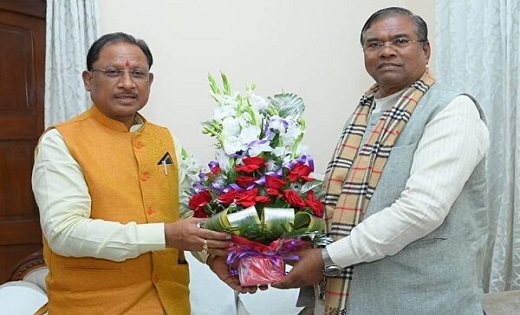 मुख्यमंत्री विष्णु देव साय से केन्द्रीय मंत्री फग्गन सिंह कुलस्ते ने की मुलाकात